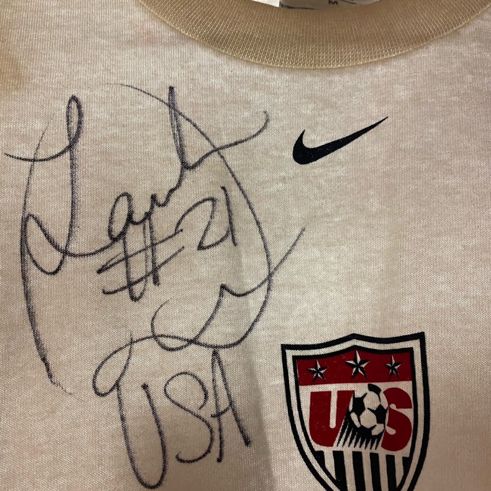 Landon Donovan signed USANike Shirt. Number 21